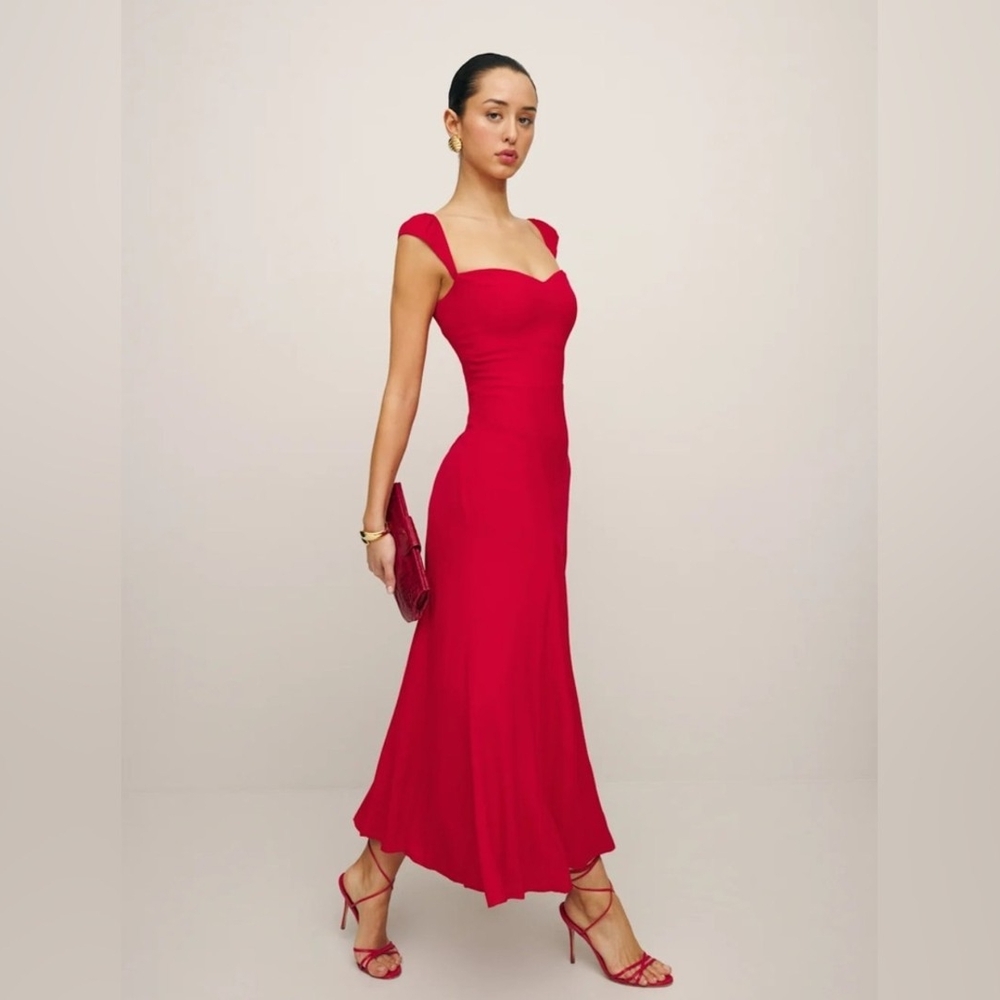 Elegant Red Sleeveless Dress